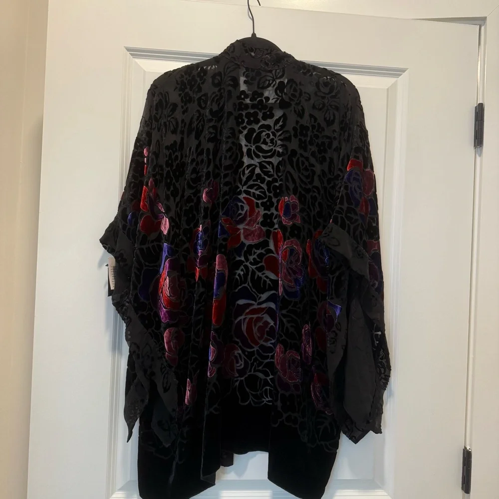 NWT Anna Sui Black Kimono with Velvet Floral Accents. Size M/L - Picture 5 of 5